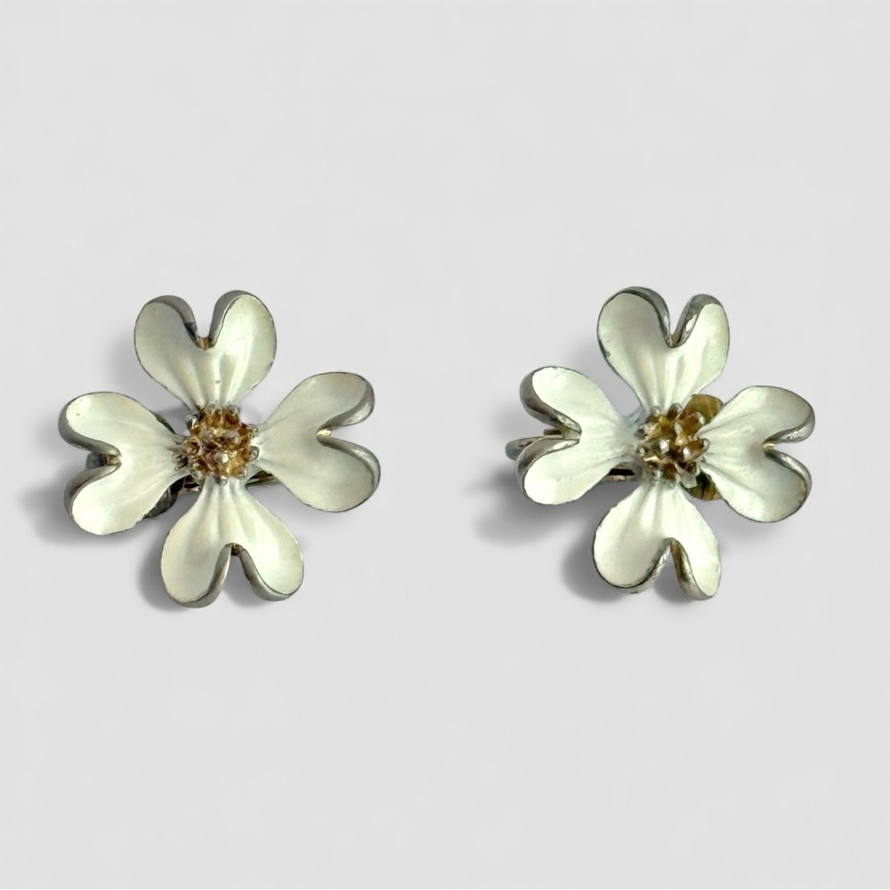Vintage Mid Century White Enamel Dogwood Flower Earrings Gold Tone Retro Floral